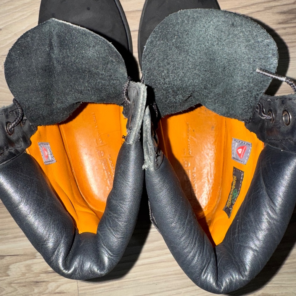 Timberland 6Inch Boots - Picture 2 of 7